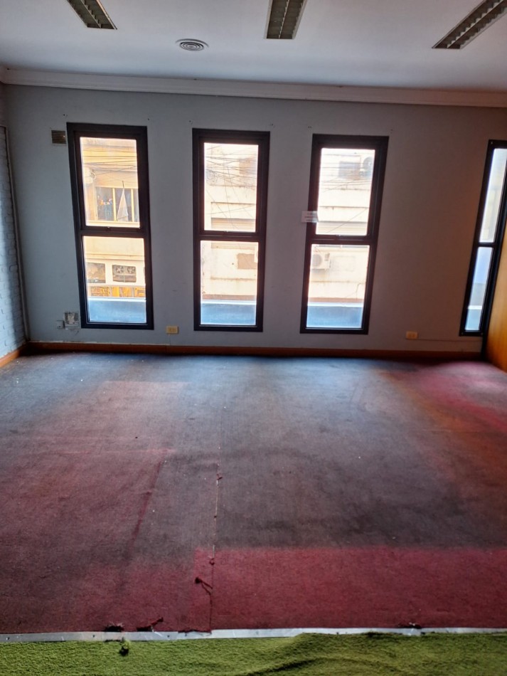 ADMINISTRACIONES Y MANDATOS - VENDE OFICINAS