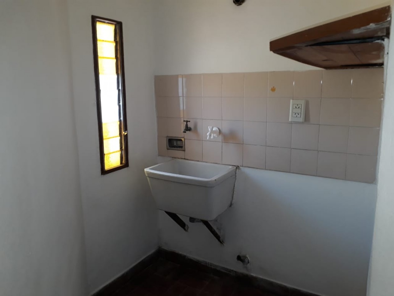 ADMINISTRACIONES Y MANDATOS - ALQUILA - PLANTA ALTA - 2 DORMIT