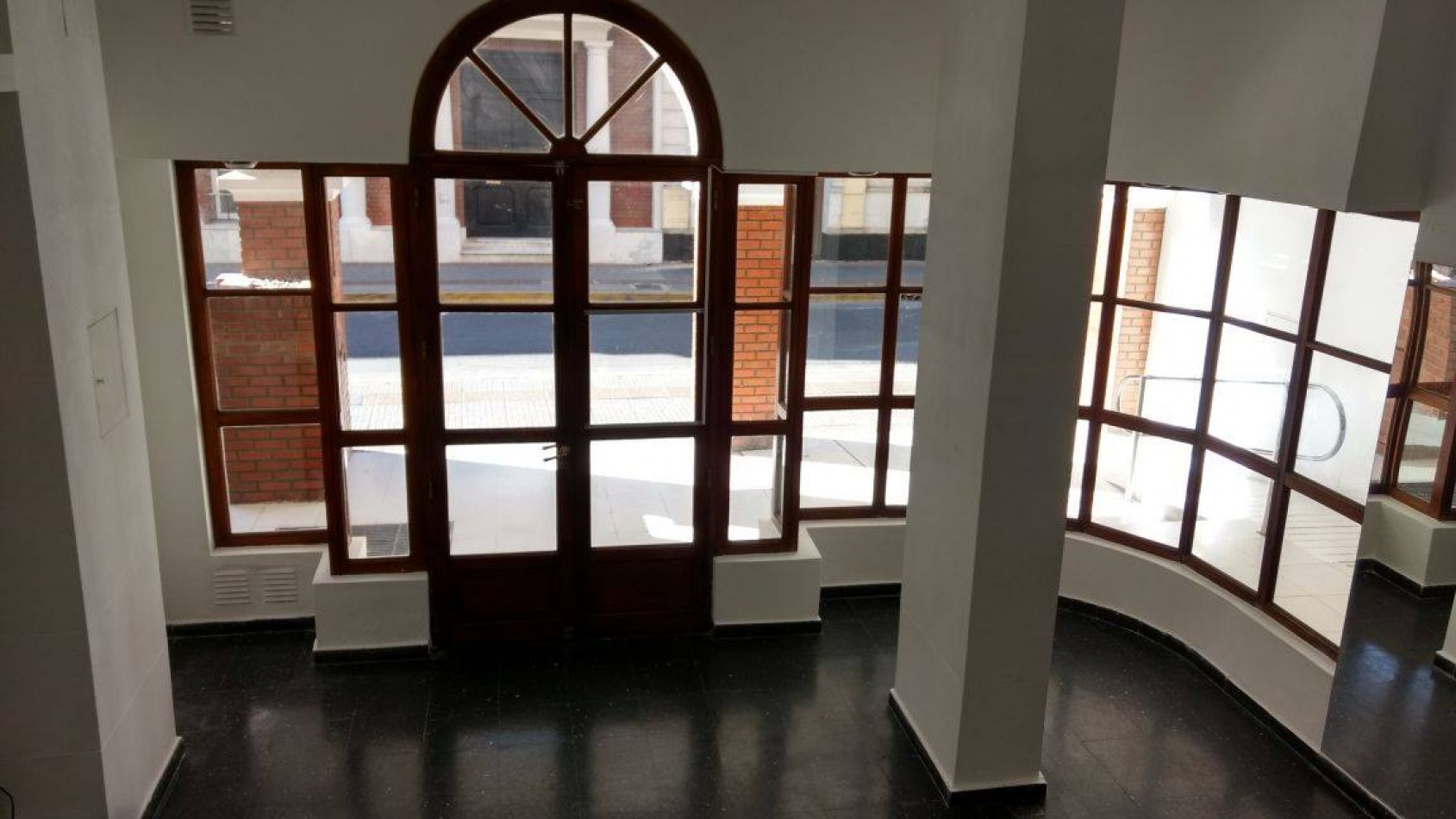 ADMINISTRACIONES Y MANDATOS - ALQUILA - LOCAL COMERCIAL